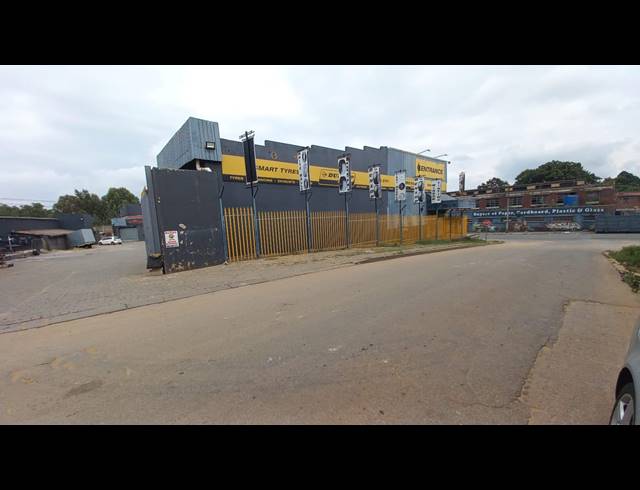 150M² WAREHOUSE TO LET IN CITY WEST